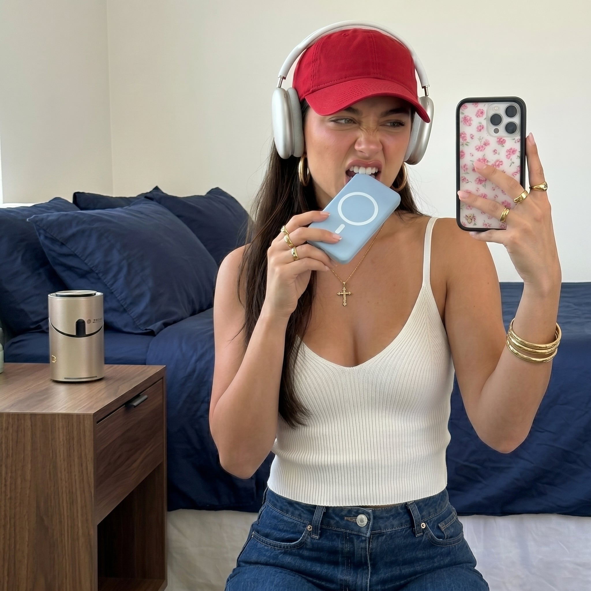 Saturn Lume Orbit Pack 10K Wireless Power Bank-15W Fast Charging Portable Charger with built in Kickstand