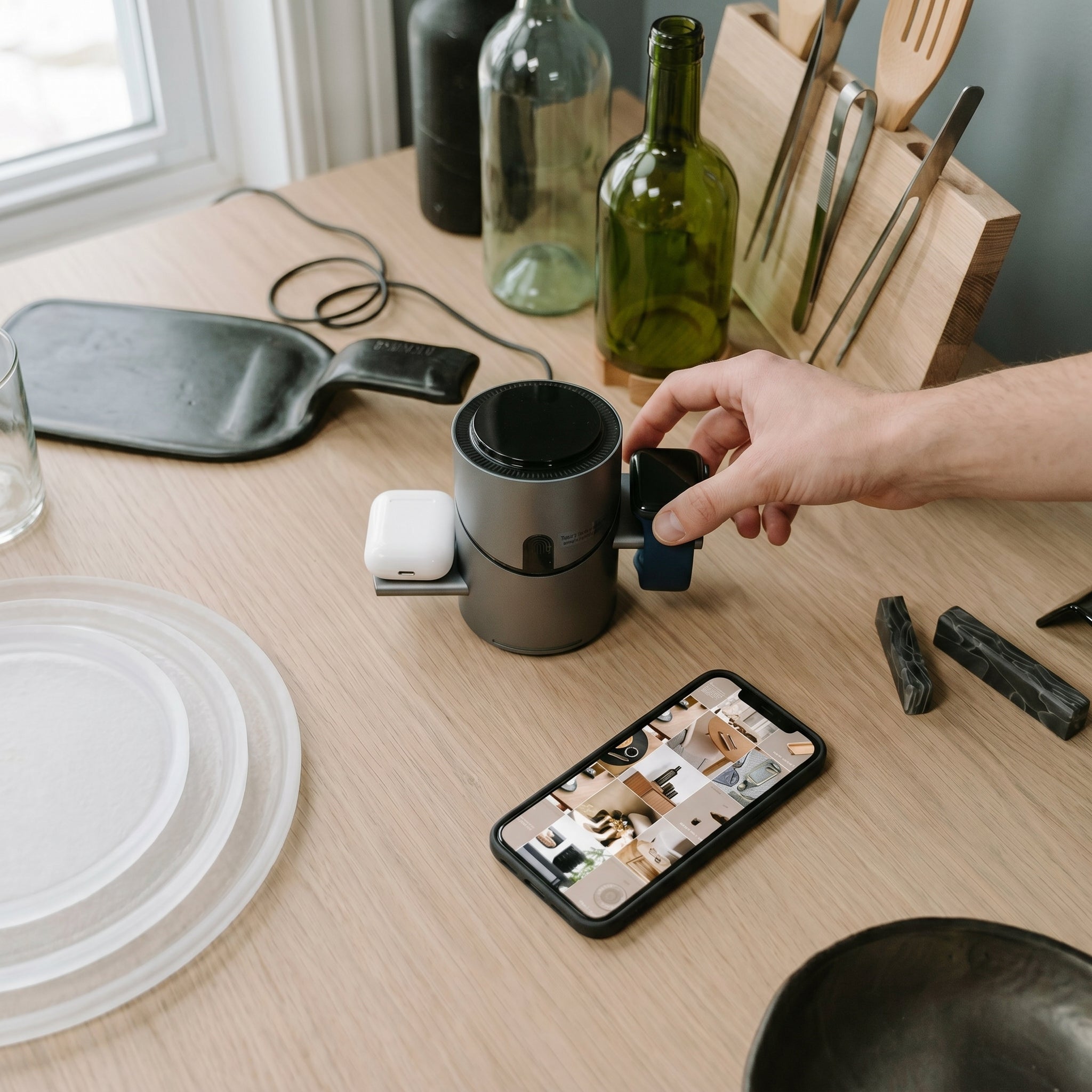 Saturn Lume MagSafe Qi2 Wireless Charging Station